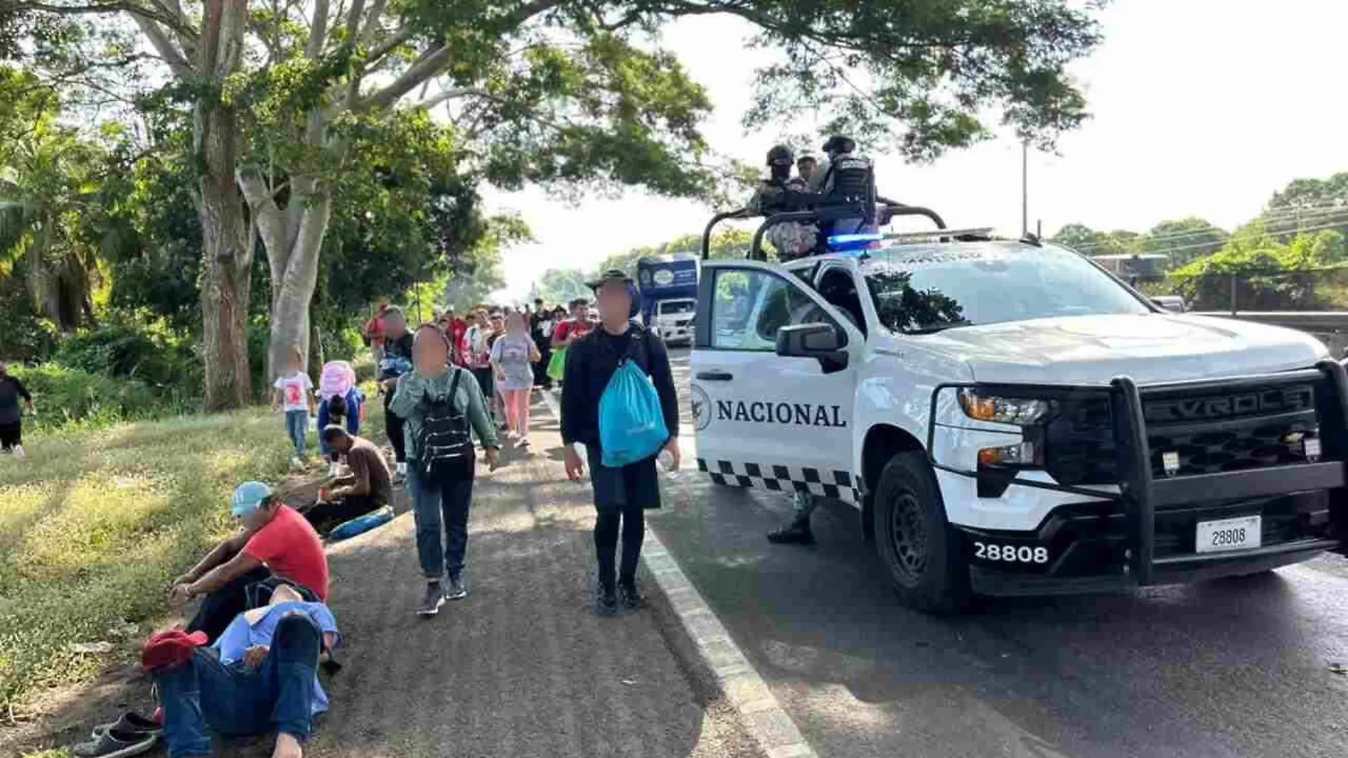 migrantes carretera costera